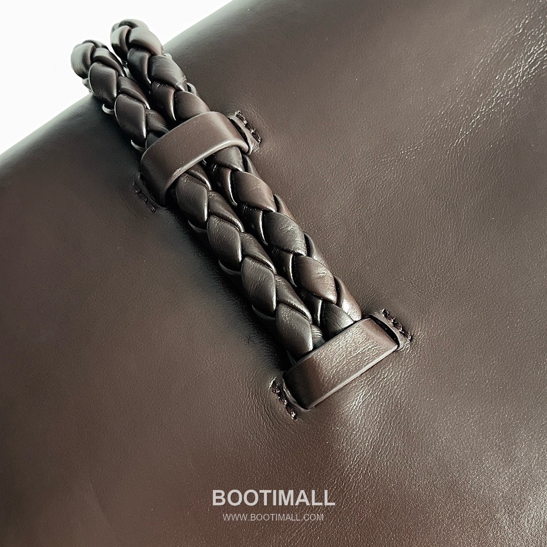 Bottega Veneta Liberta Smooth Calfskin Leather Logo Shoulder Bag 보테가베네타 리베르타 스무스 카프스킨 레더 로고 숄더백 30cm 15