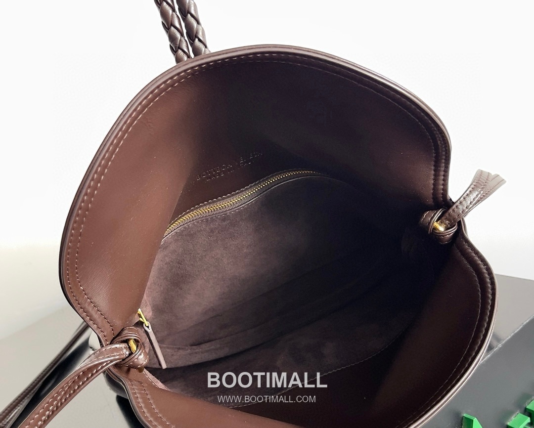 Bottega Veneta Liberta Smooth Calfskin Leather Logo Shoulder Bag 보테가베네타 리베르타 스무스 카프스킨 레더 로고 숄더백 30cm 17