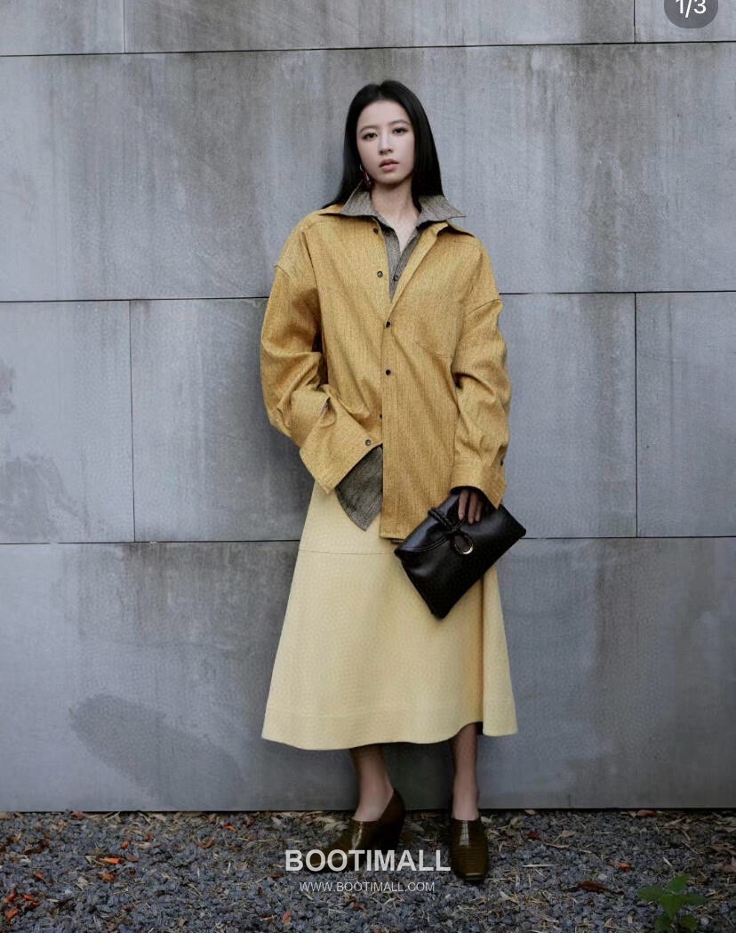 Bottega Veneta Liberta Smooth Calfskin Leather Logo Shoulder Bag 보테가베네타 리베르타 스무스 카프스킨 레더 로고 숄더백 30cm 18