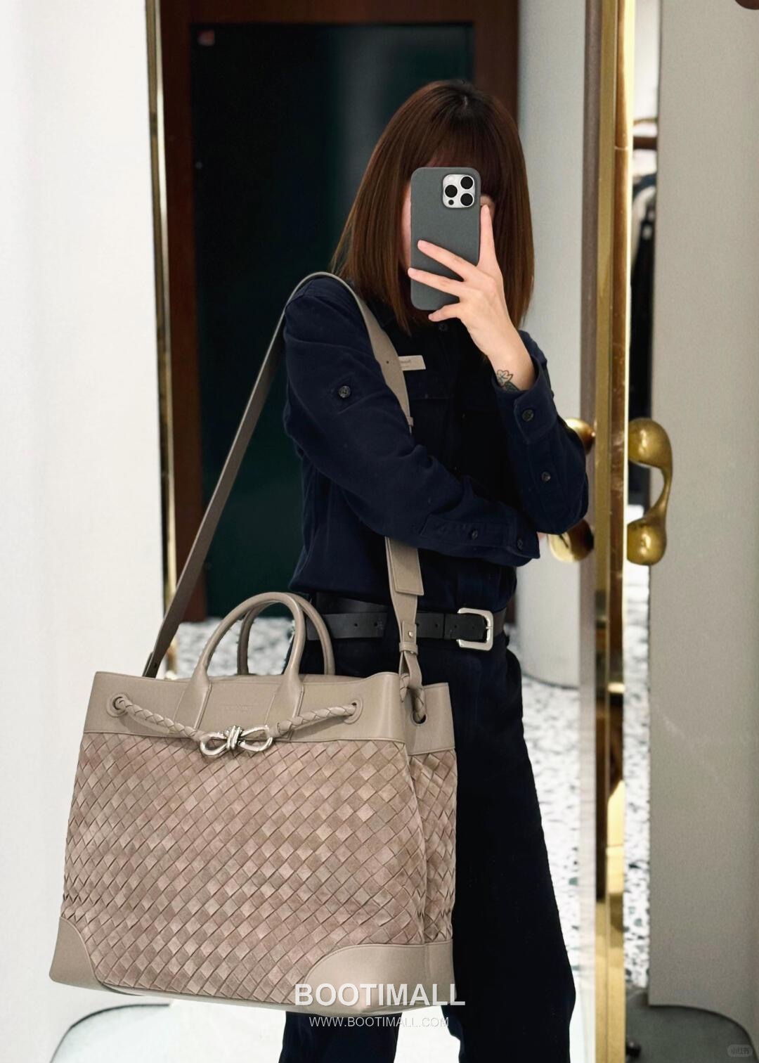 Bottega Veneta Andiamo Voyager Intrecciato Calfskin Leather Black Travel Tote Bag 보테가베네타 안디아모 보이저 인트레치아토 카프스킨 레더 블랙 트래블 토트백 20238019 43cm 4