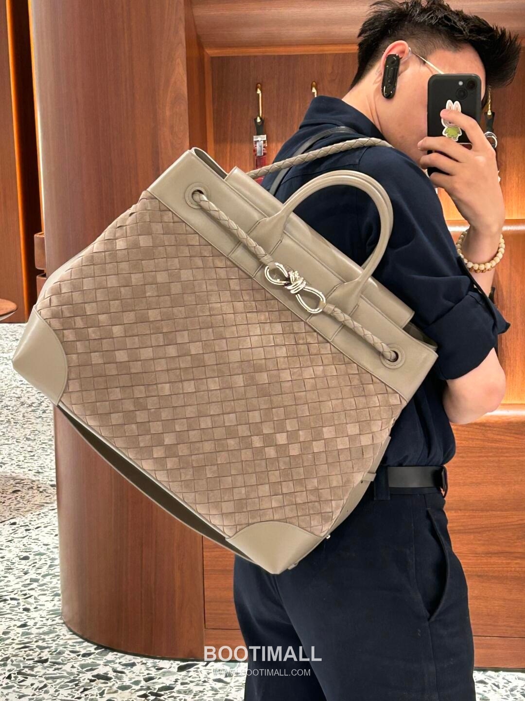 Bottega Veneta Andiamo Voyager Intrecciato Calfskin Leather Black Travel Tote Bag 보테가베네타 안디아모 보이저 인트레치아토 카프스킨 레더 블랙 트래블 토트백 20238019 43cm 9