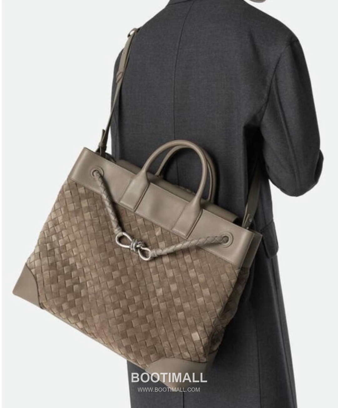 Bottega Veneta Andiamo Voyager Intrecciato Calfskin Leather Black Travel Tote Bag 보테가베네타 안디아모 보이저 인트레치아토 카프스킨 레더 블랙 트래블 토트백 20238019 43cm 11