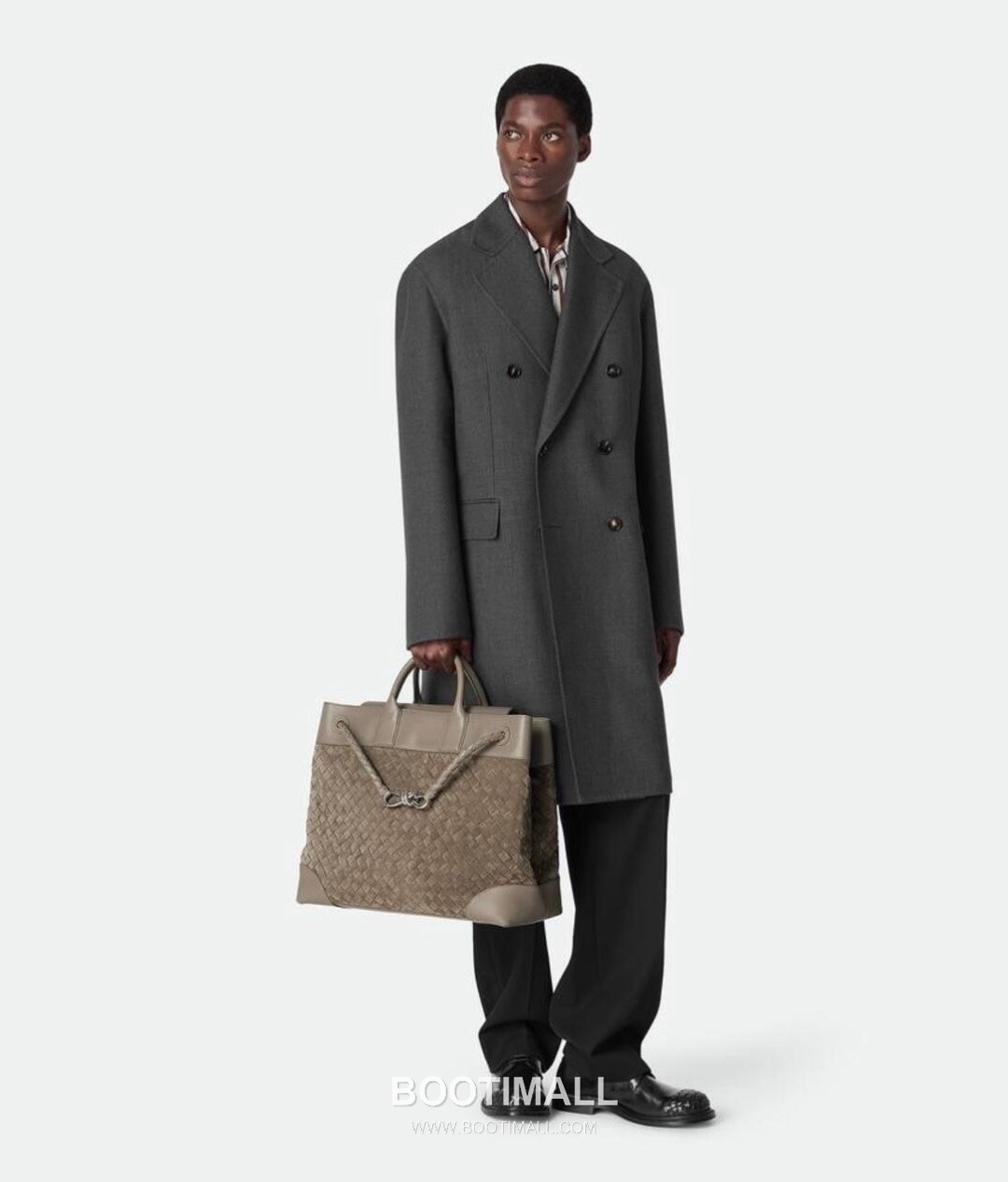 Bottega Veneta Andiamo Voyager Intrecciato Calfskin Leather Black Travel Tote Bag 보테가베네타 안디아모 보이저 인트레치아토 카프스킨 레더 블랙 트래블 토트백 20238019 43cm 12