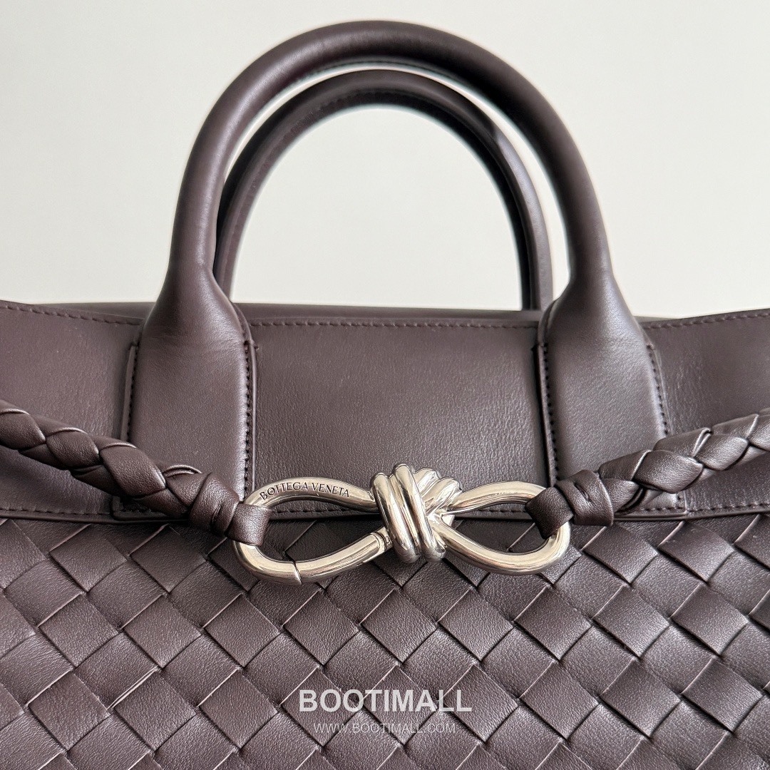 Bottega Veneta Andiamo Voyager Intrecciato Calfskin Leather Black Travel Tote Bag 보테가베네타 안디아모 보이저 인트레치아토 카프스킨 레더 블랙 트래블 토트백 20192380 43cm 5