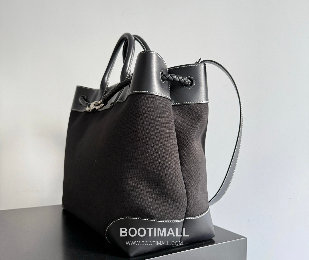 Bottega Veneta Andiamo Voyager Calfskin Canvas Leather Black Drawstring Travel Tote Bag 보테가베네타 안디아모 보이저 카프스킨 캔버스 레더 블랙 드로스트링 트래블 토트백 43cm 10