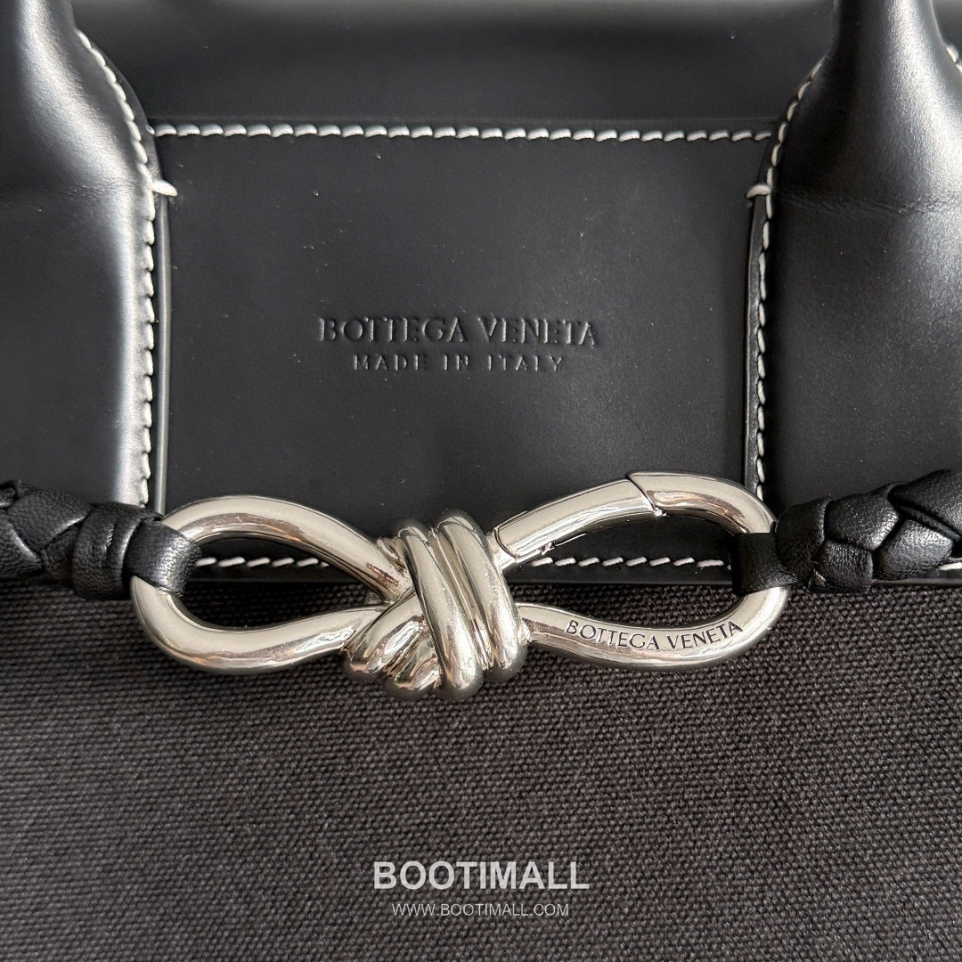 Bottega Veneta Andiamo Voyager Calfskin Canvas Leather Black Drawstring Travel Tote Bag 보테가베네타 안디아모 보이저 카프스킨 캔버스 레더 블랙 드로스트링 트래블 토트백 43cm 11