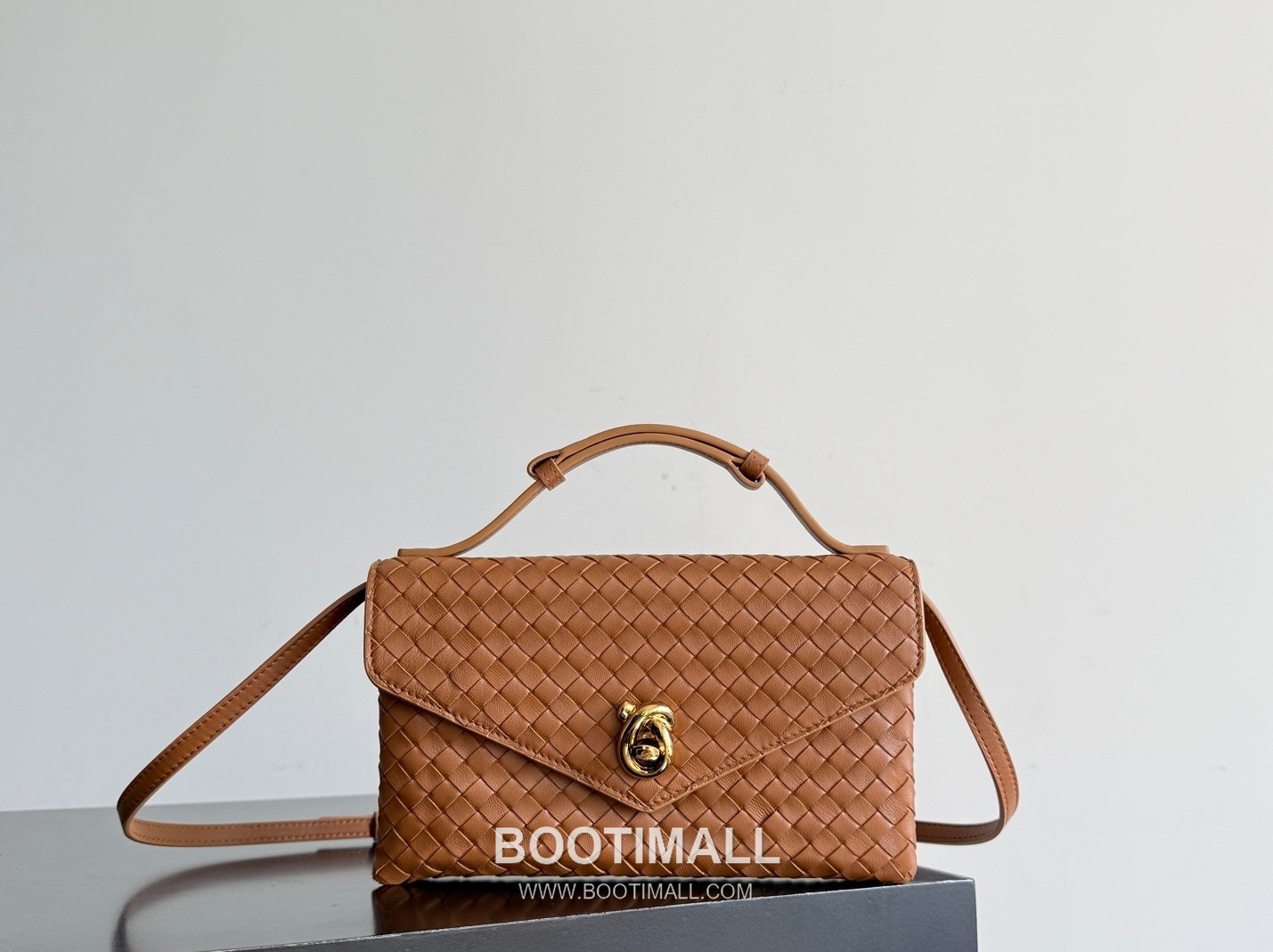 Bottega Veneta Knot Lock Lambskin Leather Black Top Handle Shoulder Bag 보테가베네타 노트락 램스킨 레더 블랙 탑핸들 숄더백 20191180 25cm 1