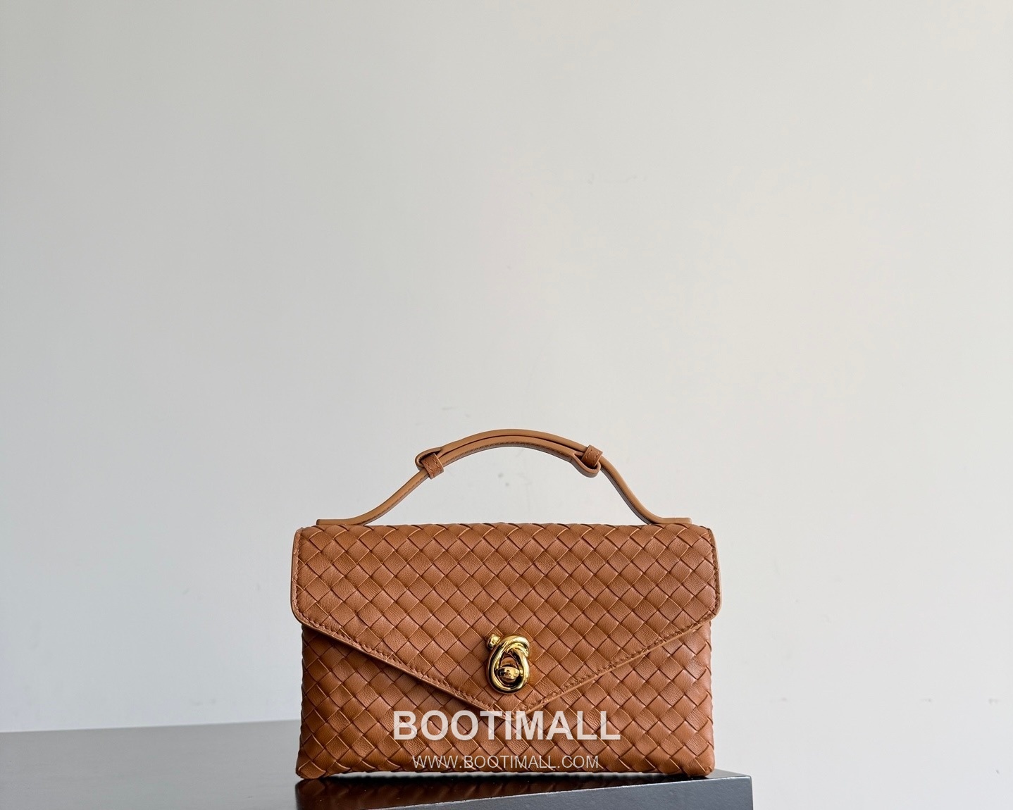 Bottega Veneta Knot Lock Lambskin Leather Black Top Handle Shoulder Bag 보테가베네타 노트락 램스킨 레더 블랙 탑핸들 숄더백 20191180 25cm 2