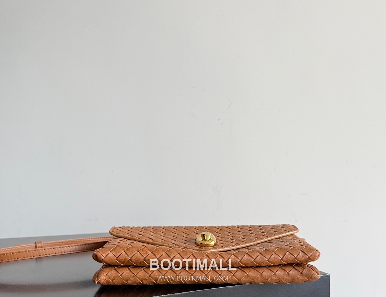 Bottega Veneta Knot Lock Lambskin Leather Black Top Handle Shoulder Bag 보테가베네타 노트락 램스킨 레더 블랙 탑핸들 숄더백 20191180 25cm 5