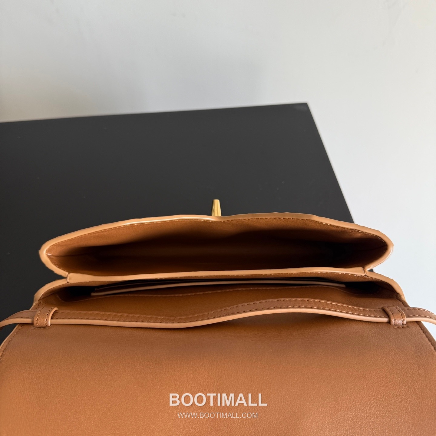 Bottega Veneta Knot Lock Lambskin Leather Black Top Handle Shoulder Bag 보테가베네타 노트락 램스킨 레더 블랙 탑핸들 숄더백 20191180 25cm 8