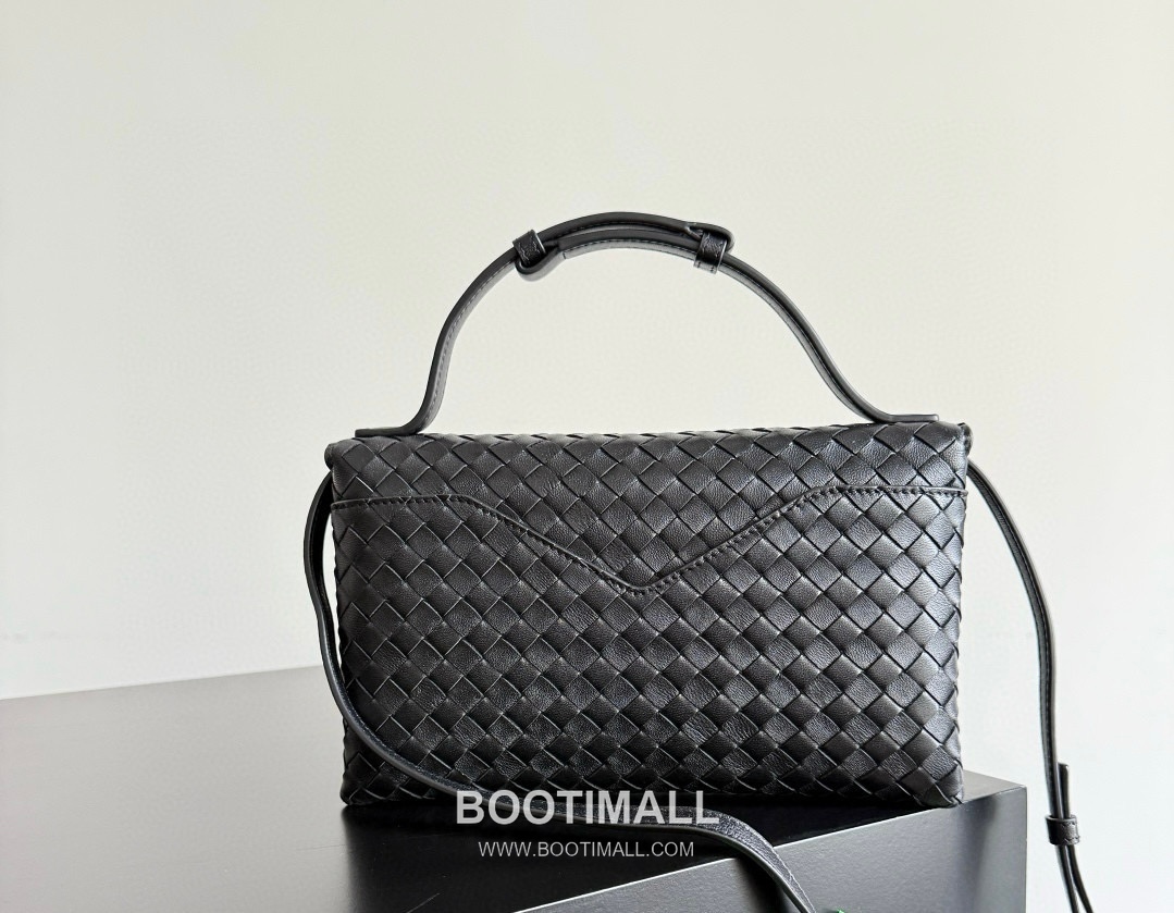 Bottega Veneta Knot Lock Lambskin Leather Black Top Handle Shoulder Bag 보테가베네타 노트락 램스킨 레더 블랙 탑핸들 숄더백 20191180 25cm 2