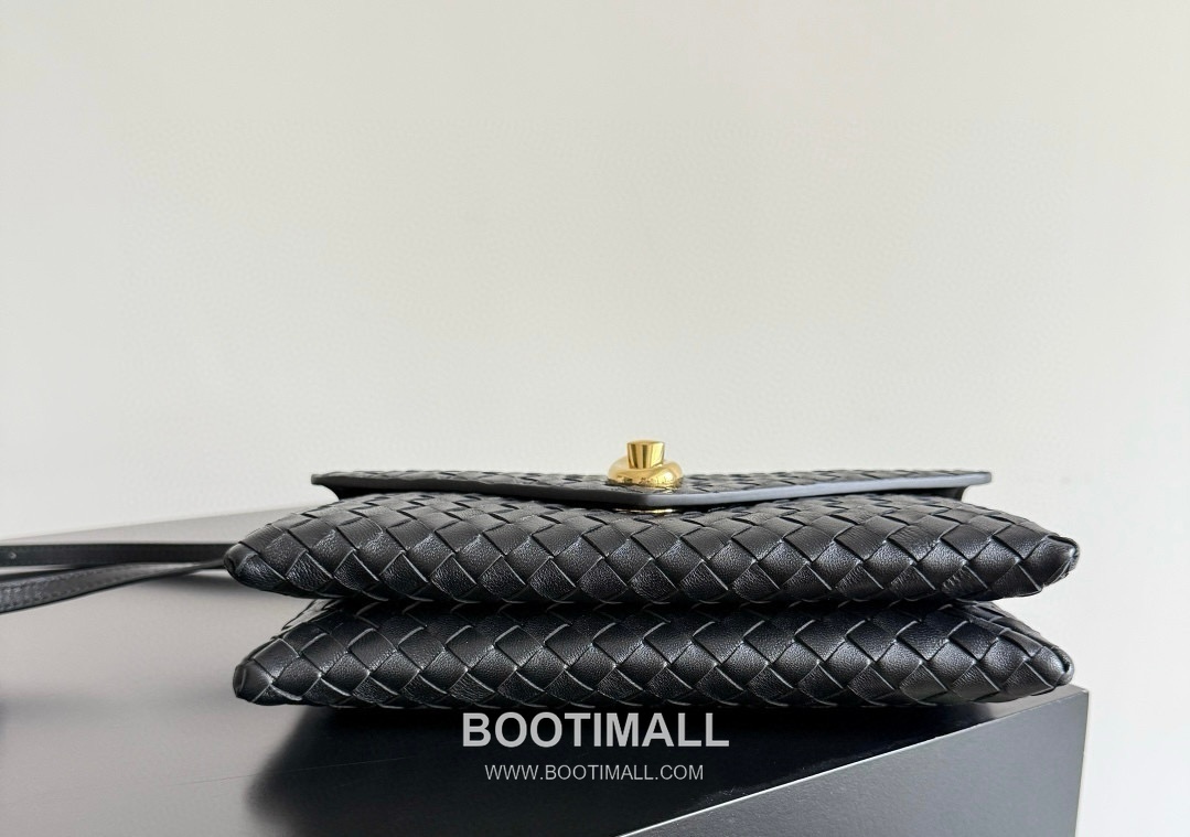 Bottega Veneta Knot Lock Lambskin Leather Black Top Handle Shoulder Bag 보테가베네타 노트락 램스킨 레더 블랙 탑핸들 숄더백 20191180 25cm 4