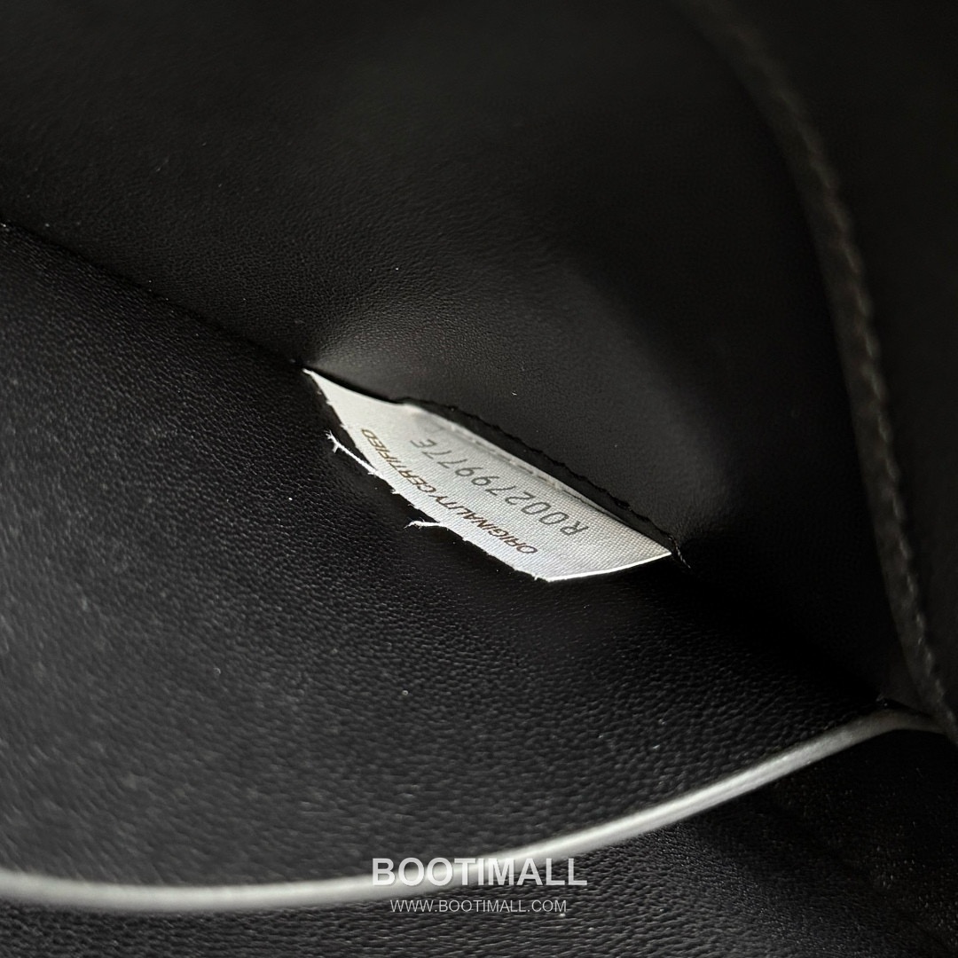 Bottega Veneta Knot Lock Lambskin Leather Black Top Handle Shoulder Bag 보테가베네타 노트락 램스킨 레더 블랙 탑핸들 숄더백 20191180 25cm 8