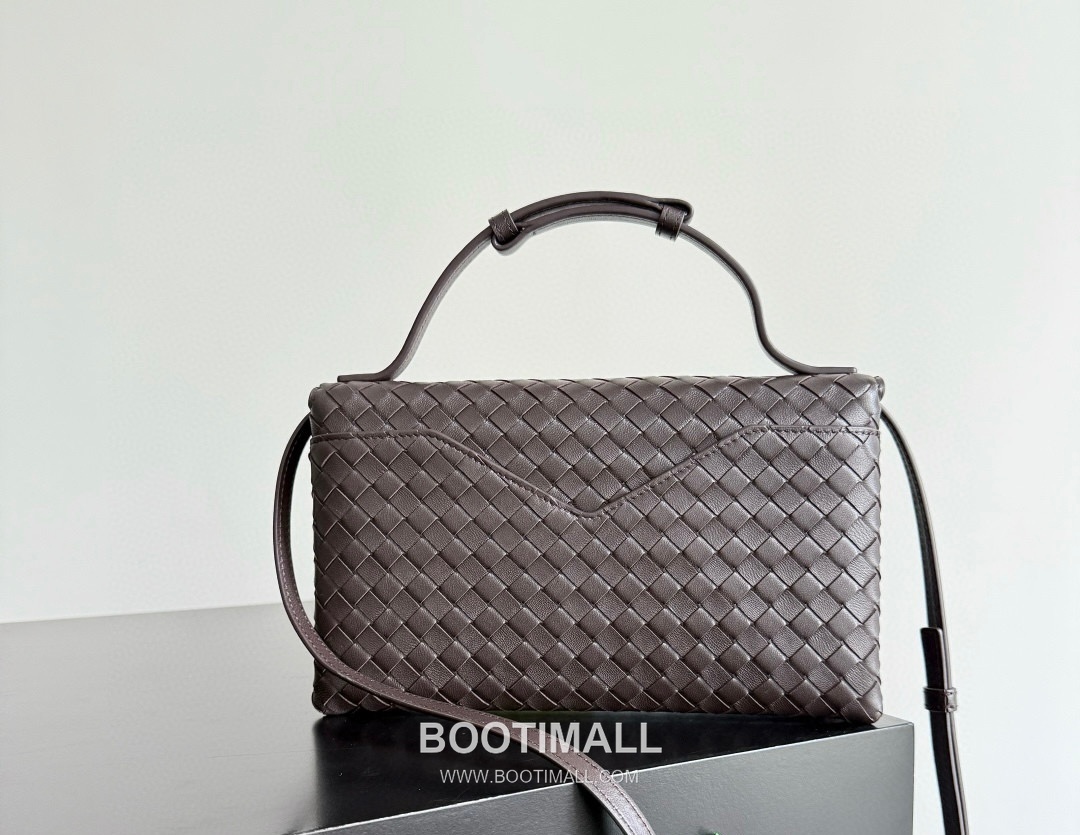 Bottega Veneta Knot Lock Lambskin Leather Black Top Handle Shoulder Bag 보테가베네타 노트락 램스킨 레더 블랙 탑핸들 숄더백 20191180 25cm 2