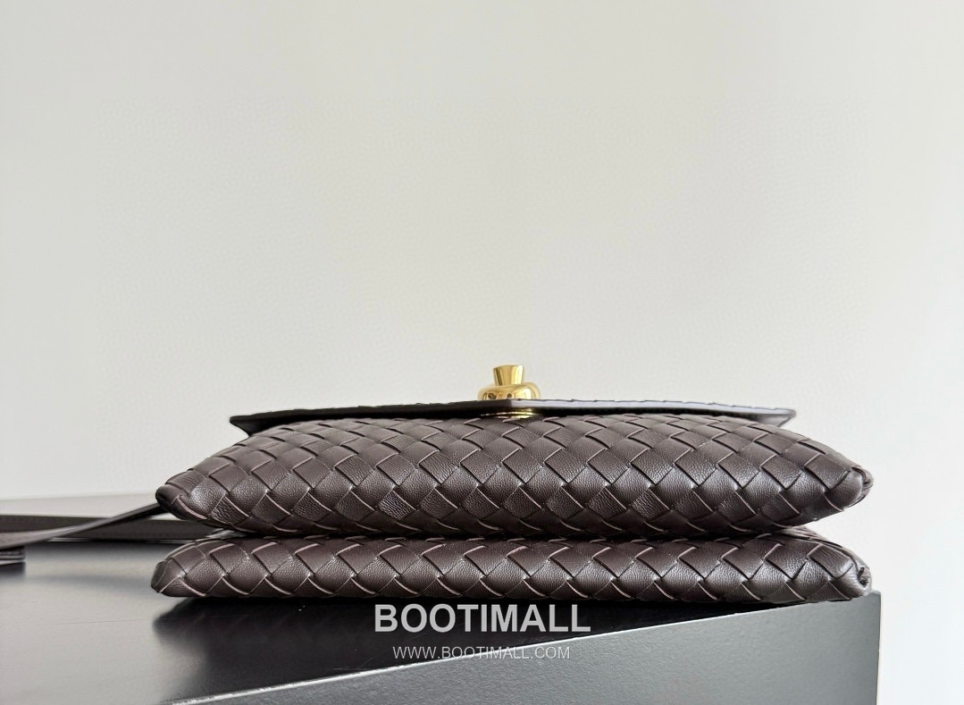 Bottega Veneta Knot Lock Lambskin Leather Black Top Handle Shoulder Bag 보테가베네타 노트락 램스킨 레더 블랙 탑핸들 숄더백 20191180 25cm 4