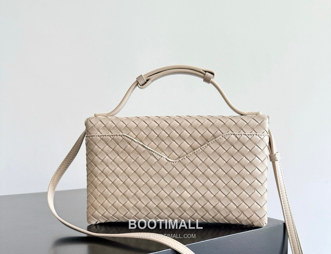 Bottega Veneta Knot Lock Lambskin Leather Black Top Handle Shoulder Bag 보테가베네타 노트락 램스킨 레더 블랙 탑핸들 숄더백 20191180 25cm 2