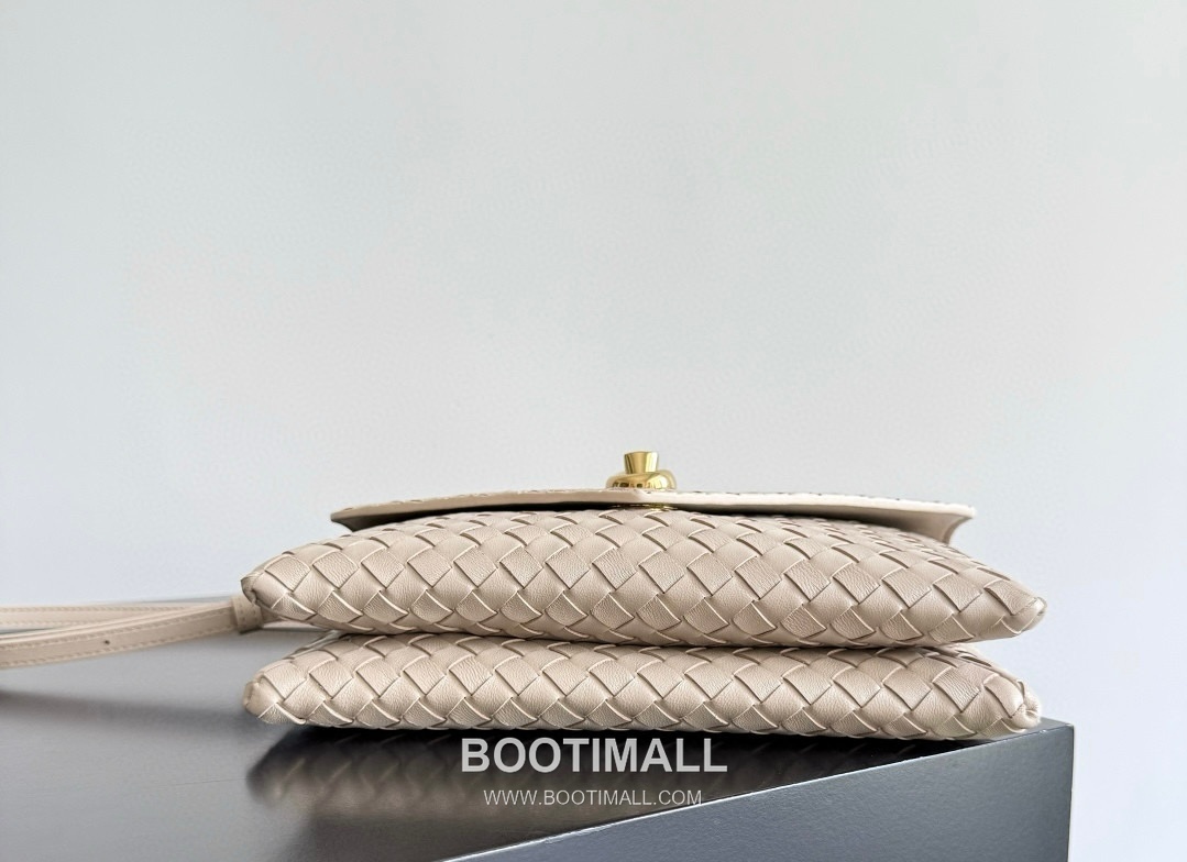 Bottega Veneta Knot Lock Lambskin Leather Black Top Handle Shoulder Bag 보테가베네타 노트락 램스킨 레더 블랙 탑핸들 숄더백 20191180 25cm 4