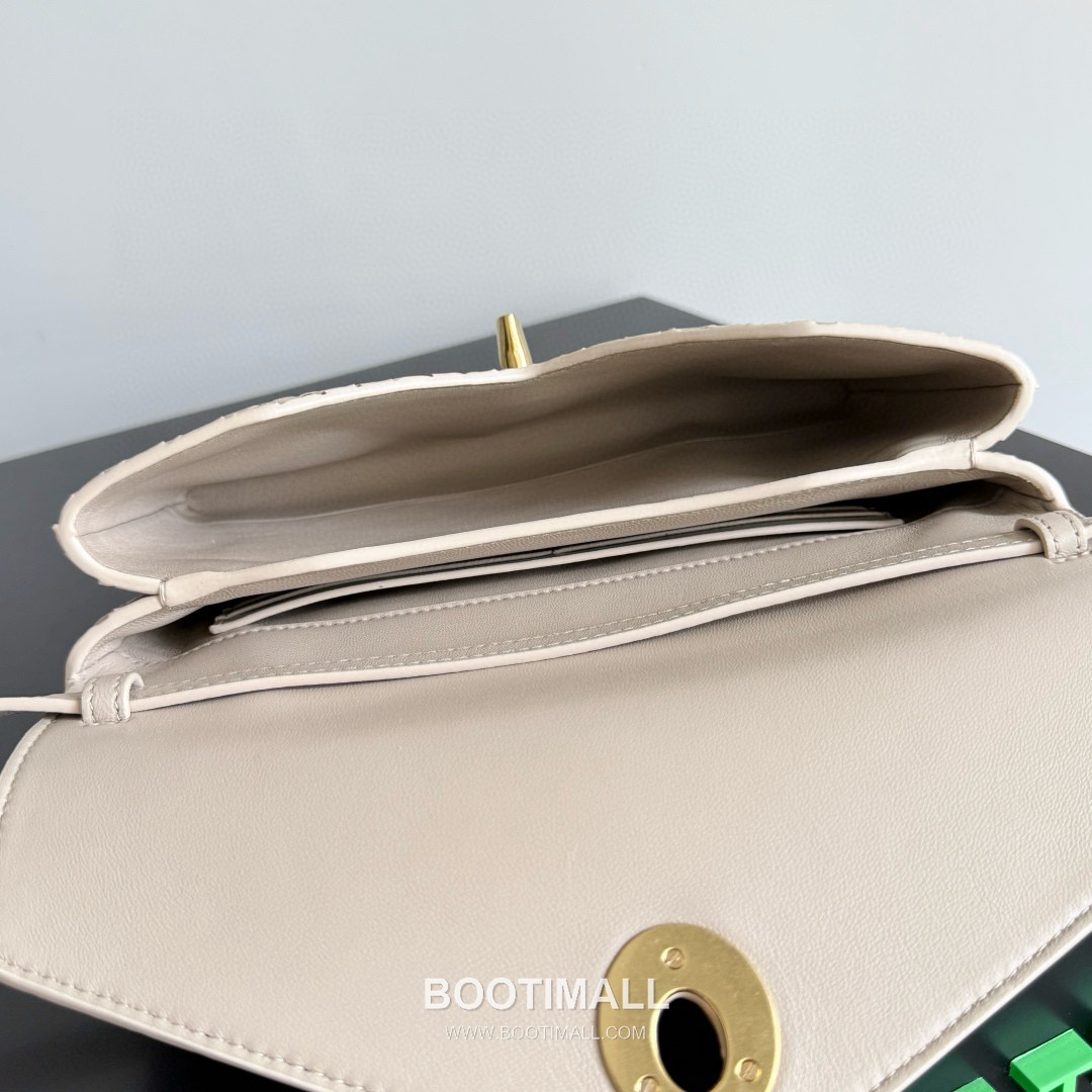 Bottega Veneta Knot Lock Lambskin Leather Black Top Handle Shoulder Bag 보테가베네타 노트락 램스킨 레더 블랙 탑핸들 숄더백 20191180 25cm 9