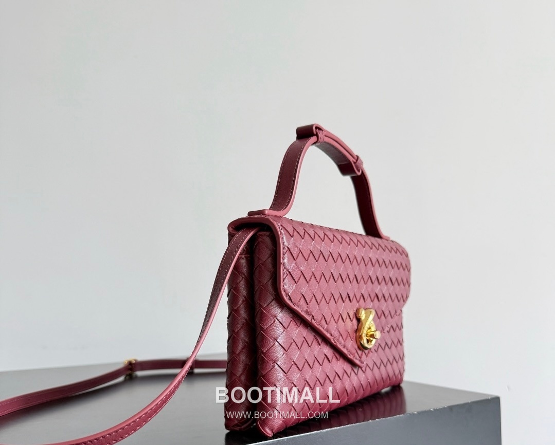 Bottega Veneta Knot Lock Lambskin Leather Black Top Handle Shoulder Bag 보테가베네타 노트락 램스킨 레더 블랙 탑핸들 숄더백 20191180 25cm 6