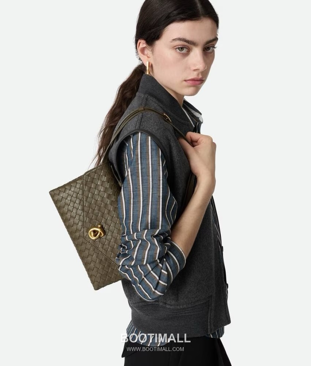 Bottega Veneta Knot Lock Lambskin Leather Black Top Handle Shoulder Bag 보테가베네타 노트락 램스킨 레더 블랙 탑핸들 숄더백 20191180 25cm 2