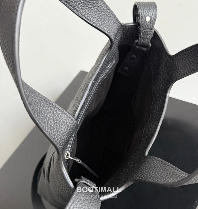 Bottega Veneta Diago Intrecciato Grained Calfskin Leather Black Crossbody Shoulder Bag 보테가베네타 디아고 인트레치아토 그레인 카프스킨 레더 블랙 크로스바디 숄더백 20145019 25cm 9