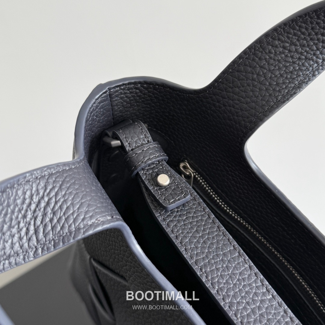 Bottega Veneta Diago Intrecciato Grained Calfskin Leather Black Crossbody Shoulder Bag 보테가베네타 디아고 인트레치아토 그레인 카프스킨 레더 블랙 크로스바디 숄더백 20145019 25cm 6