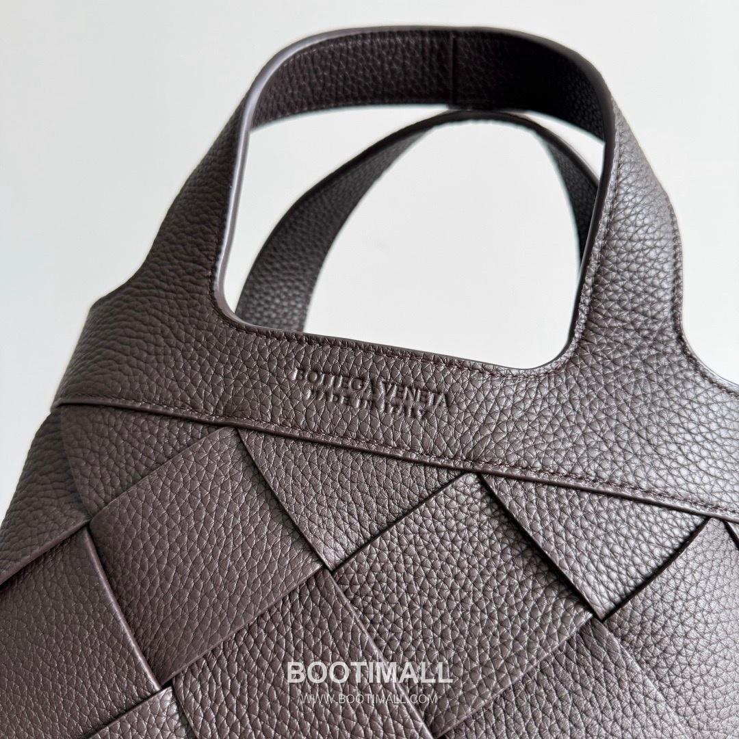 Bottega Veneta Diago Intrecciato Grained Calfskin Leather Black Crossbody Shoulder Bag 보테가베네타 디아고 인트레치아토 그레인 카프스킨 레더 블랙 크로스바디 숄더백 20145019 25cm 4