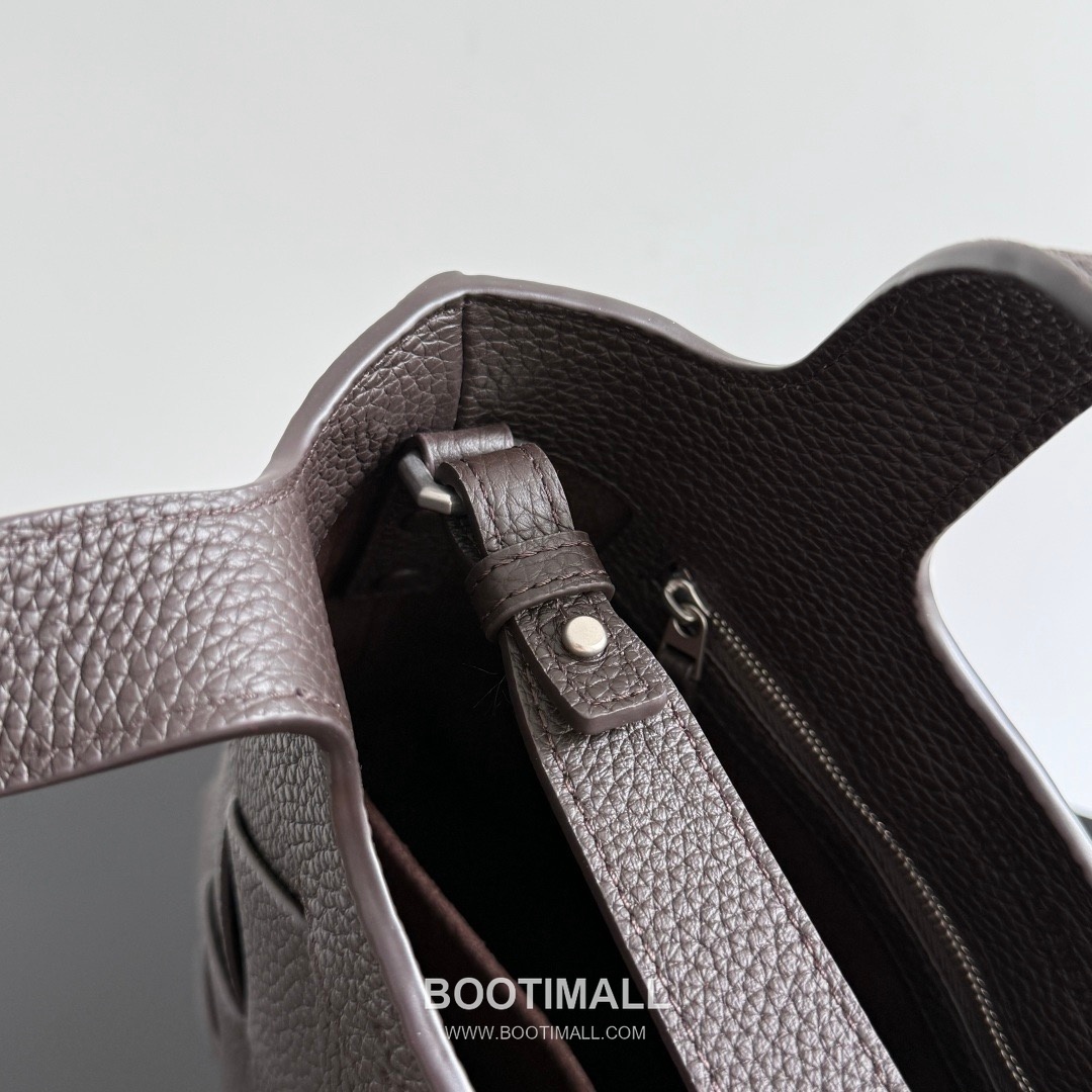 Bottega Veneta Diago Intrecciato Grained Calfskin Leather Black Crossbody Shoulder Bag 보테가베네타 디아고 인트레치아토 그레인 카프스킨 레더 블랙 크로스바디 숄더백 20145019 25cm 6