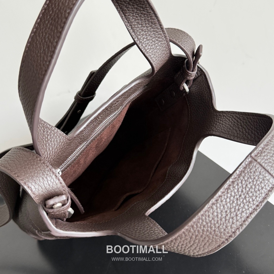 Bottega Veneta Diago Intrecciato Grained Calfskin Leather Black Crossbody Shoulder Bag 보테가베네타 디아고 인트레치아토 그레인 카프스킨 레더 블랙 크로스바디 숄더백 20145019 25cm 8