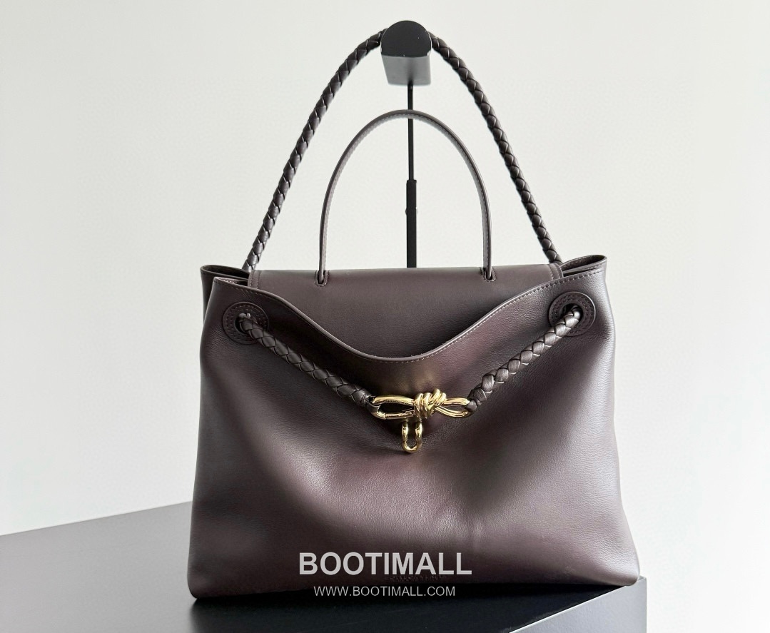 Bottega Veneta Ciao Ciao Smooth Calfskin Leather Black Knot Flap Top Handle Shoulder Bag 보테가베네타 차오차오 스무스 카프스킨 레더 블랙 노트 플랩 탑핸들 숄더백 20191980 34cm 1