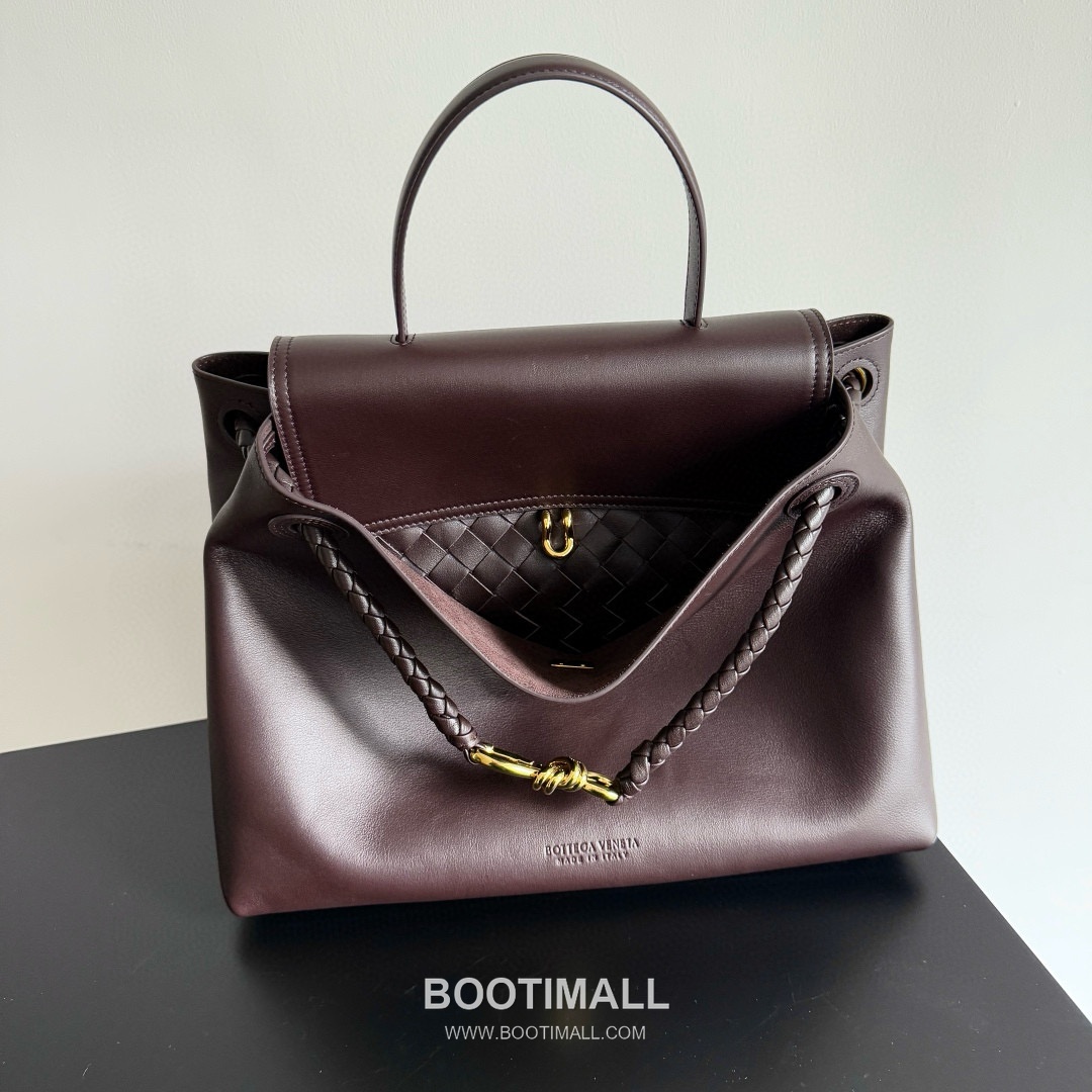 Bottega Veneta Ciao Ciao Smooth Calfskin Leather Black Knot Flap Top Handle Shoulder Bag 보테가베네타 차오차오 스무스 카프스킨 레더 블랙 노트 플랩 탑핸들 숄더백 20191980 34cm 2