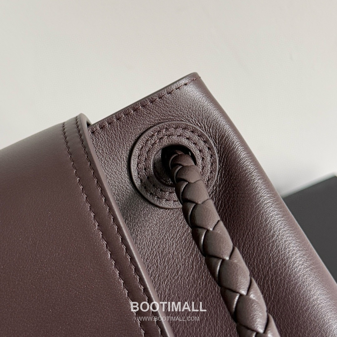 Bottega Veneta Ciao Ciao Smooth Calfskin Leather Black Knot Flap Top Handle Shoulder Bag 보테가베네타 차오차오 스무스 카프스킨 레더 블랙 노트 플랩 탑핸들 숄더백 20191980 34cm 7