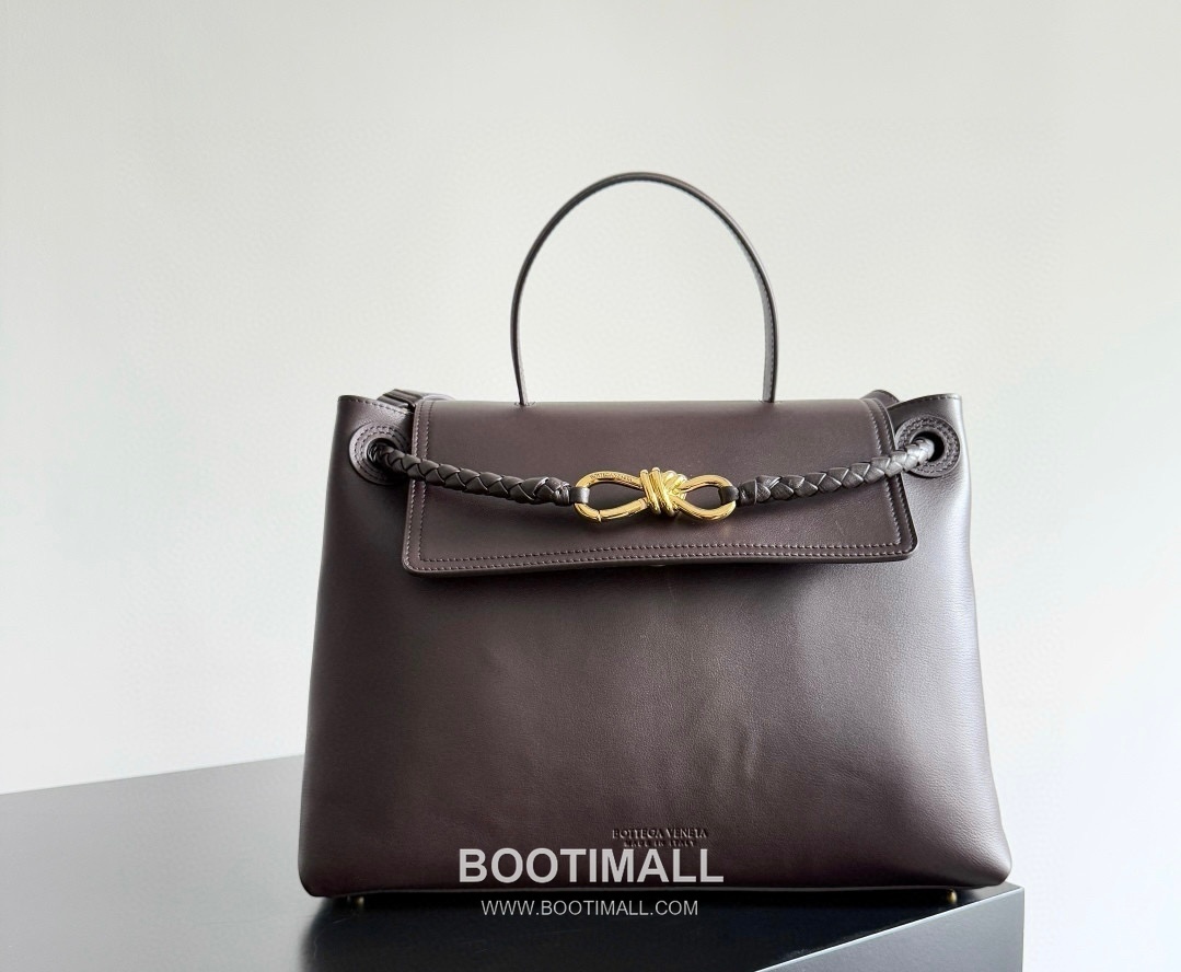 Bottega Veneta Ciao Ciao Smooth Calfskin Leather Black Knot Flap Top Handle Shoulder Bag 보테가베네타 차오차오 스무스 카프스킨 레더 블랙 노트 플랩 탑핸들 숄더백 20191980 34cm 10