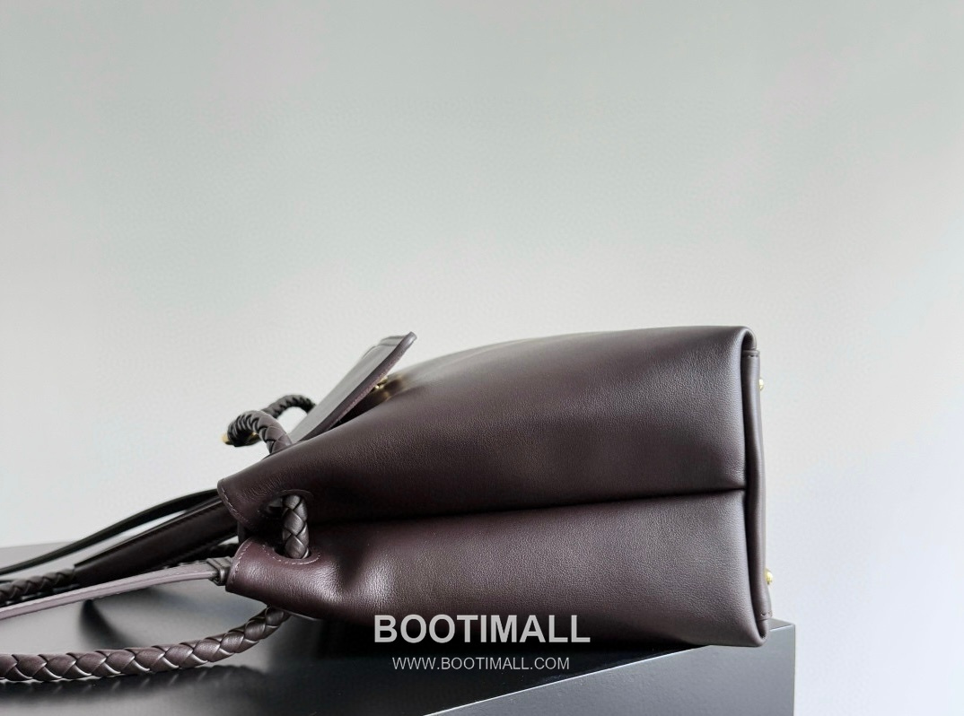 Bottega Veneta Ciao Ciao Smooth Calfskin Leather Black Knot Flap Top Handle Shoulder Bag 보테가베네타 차오차오 스무스 카프스킨 레더 블랙 노트 플랩 탑핸들 숄더백 20191980 34cm 12