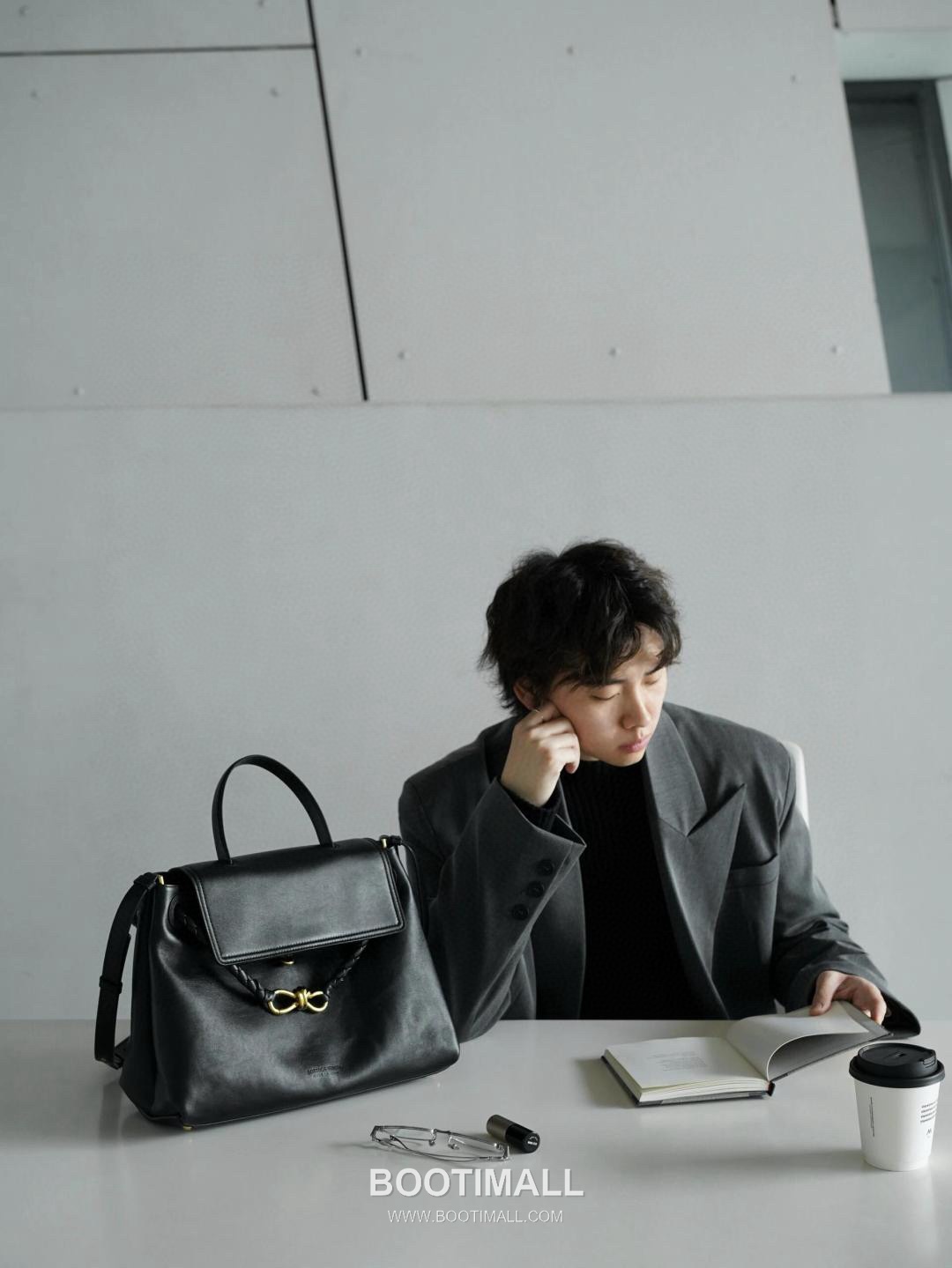 Bottega Veneta Ciao Ciao Smooth Calfskin Leather Black Knot Flap Top Handle Shoulder Bag 보테가베네타 차오차오 스무스 카프스킨 레더 블랙 노트 플랩 탑핸들 숄더백 20191980 34cm 3