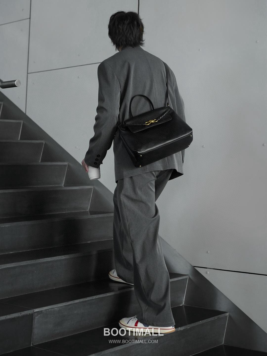 Bottega Veneta Ciao Ciao Smooth Calfskin Leather Black Knot Flap Top Handle Shoulder Bag 보테가베네타 차오차오 스무스 카프스킨 레더 블랙 노트 플랩 탑핸들 숄더백 20191980 34cm 4