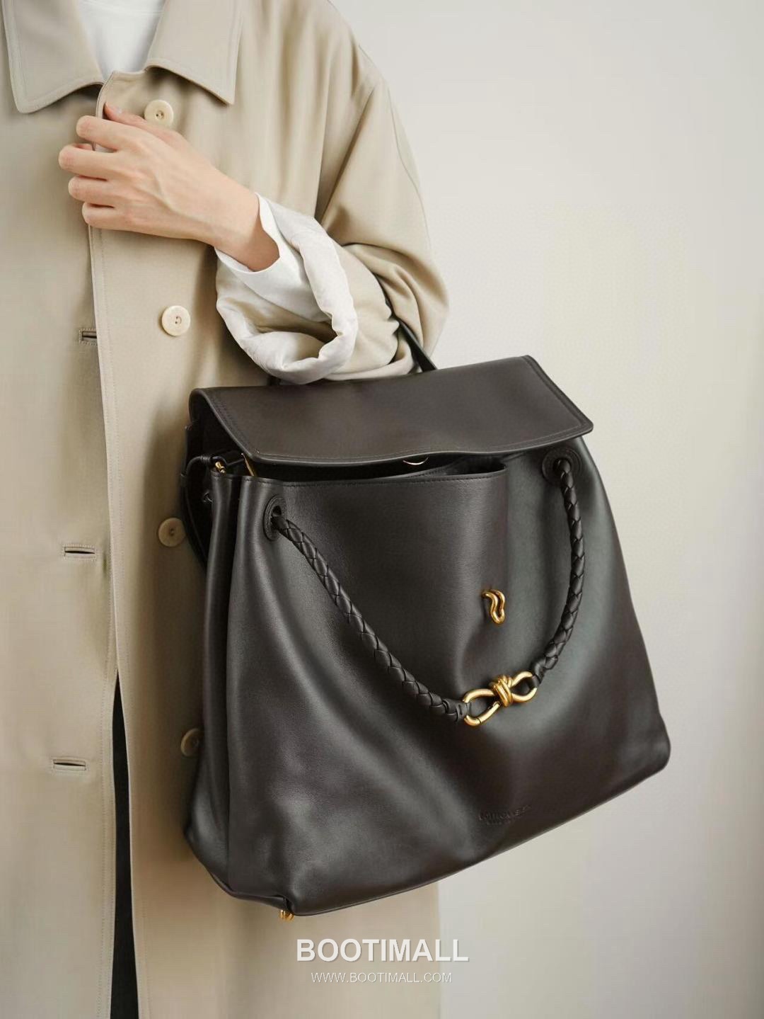 Bottega Veneta Ciao Ciao Smooth Calfskin Leather Black Knot Flap Top Handle Shoulder Bag 보테가베네타 차오차오 스무스 카프스킨 레더 블랙 노트 플랩 탑핸들 숄더백 20191980 34cm 6