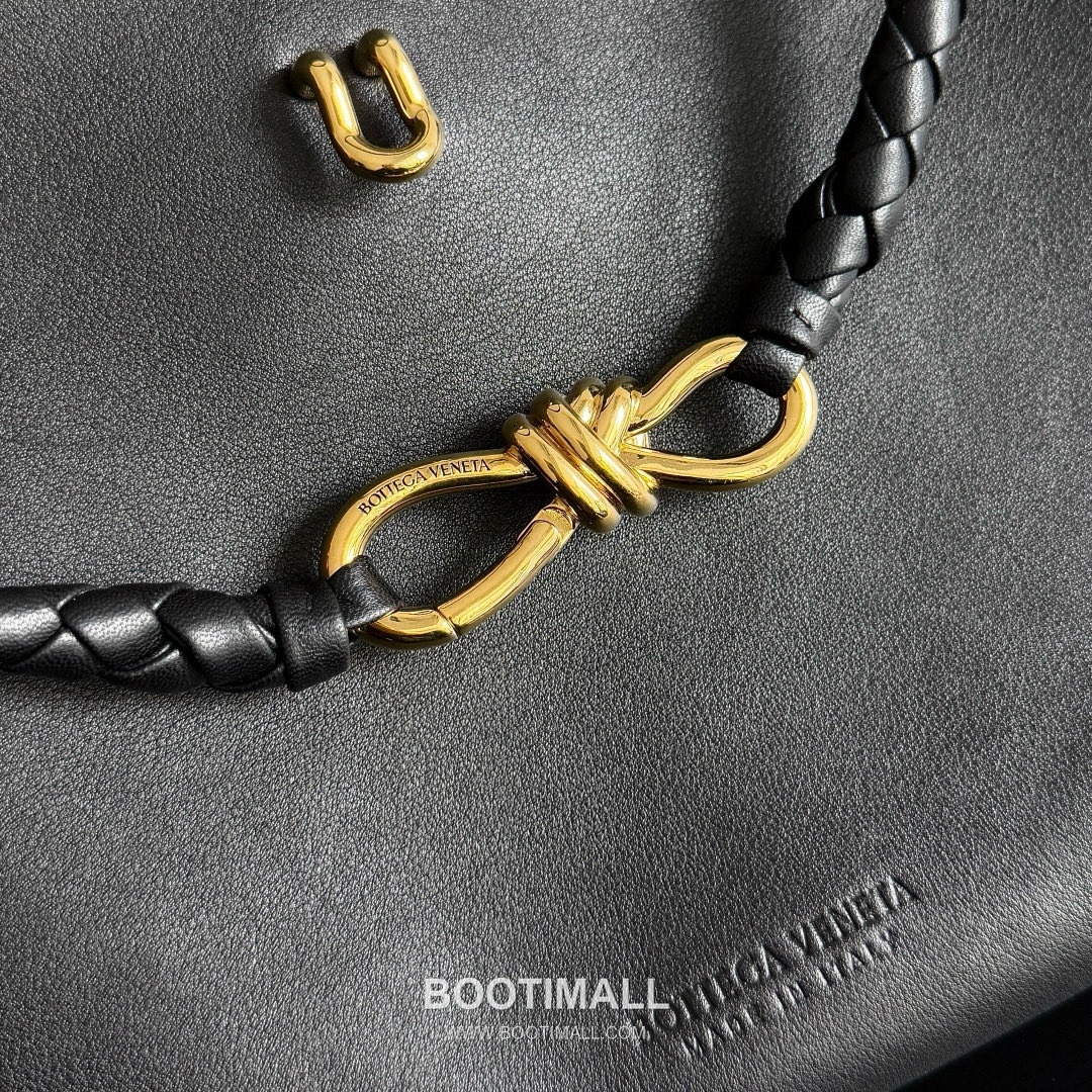 Bottega Veneta Ciao Ciao Smooth Calfskin Leather Black Knot Flap Top Handle Shoulder Bag 보테가베네타 차오차오 스무스 카프스킨 레더 블랙 노트 플랩 탑핸들 숄더백 20191980 34cm 12