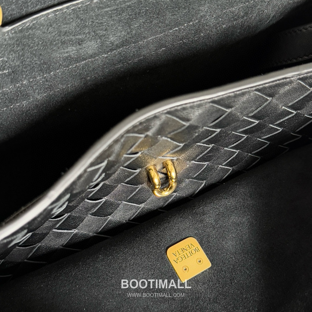 Bottega Veneta Ciao Ciao Smooth Calfskin Leather Black Knot Flap Top Handle Shoulder Bag 보테가베네타 차오차오 스무스 카프스킨 레더 블랙 노트 플랩 탑핸들 숄더백 20191980 34cm 13