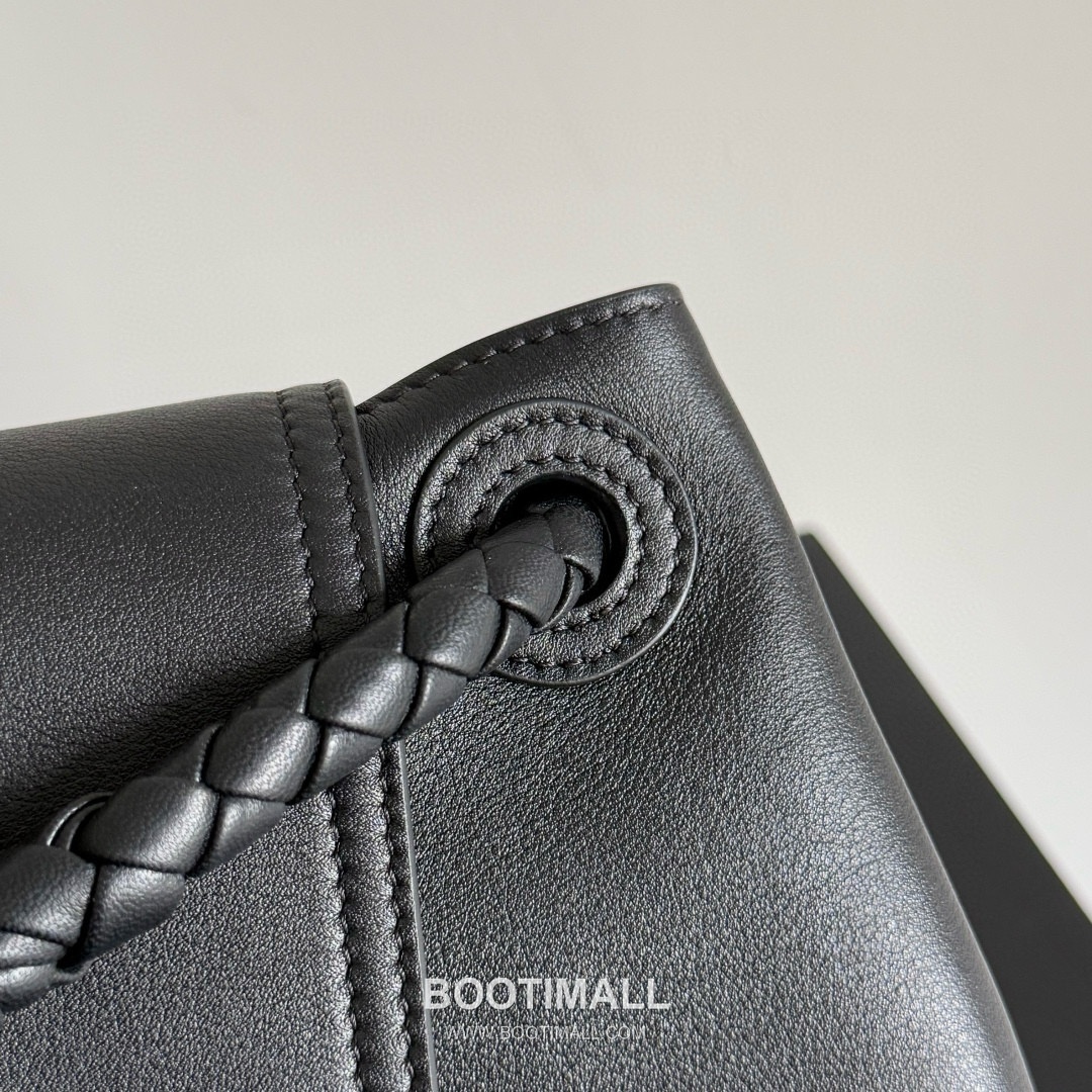 Bottega Veneta Ciao Ciao Smooth Calfskin Leather Black Knot Flap Top Handle Shoulder Bag 보테가베네타 차오차오 스무스 카프스킨 레더 블랙 노트 플랩 탑핸들 숄더백 20191980 34cm 16