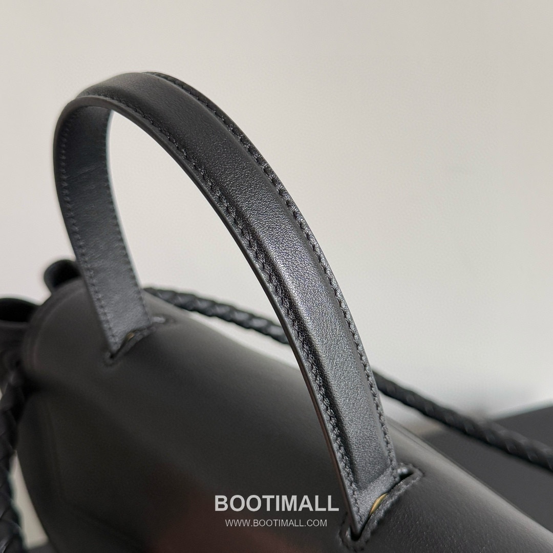 Bottega Veneta Ciao Ciao Smooth Calfskin Leather Black Knot Flap Top Handle Shoulder Bag 보테가베네타 차오차오 스무스 카프스킨 레더 블랙 노트 플랩 탑핸들 숄더백 20191980 34cm 17