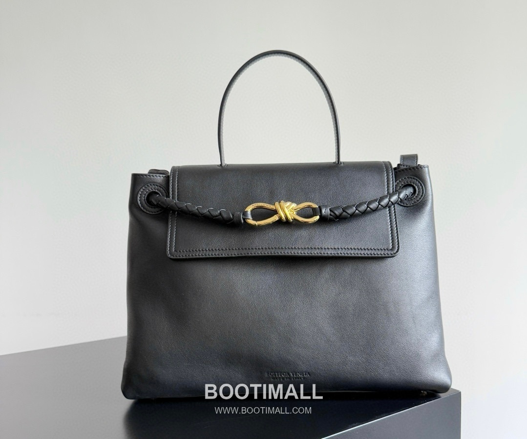 Bottega Veneta Ciao Ciao Smooth Calfskin Leather Black Knot Flap Top Handle Shoulder Bag 보테가베네타 차오차오 스무스 카프스킨 레더 블랙 노트 플랩 탑핸들 숄더백 20191980 34cm 19