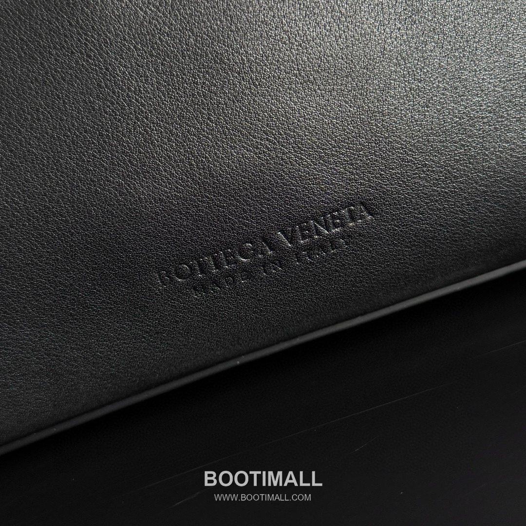 Bottega Veneta Ciao Ciao Smooth Calfskin Leather Black Knot Flap Top Handle Shoulder Bag 보테가베네타 차오차오 스무스 카프스킨 레더 블랙 노트 플랩 탑핸들 숄더백 20191980 34cm 24