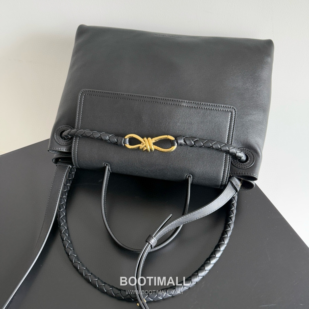 Bottega Veneta Ciao Ciao Smooth Calfskin Leather Black Knot Flap Top Handle Shoulder Bag 보테가베네타 차오차오 스무스 카프스킨 레더 블랙 노트 플랩 탑핸들 숄더백 20191980 34cm 25