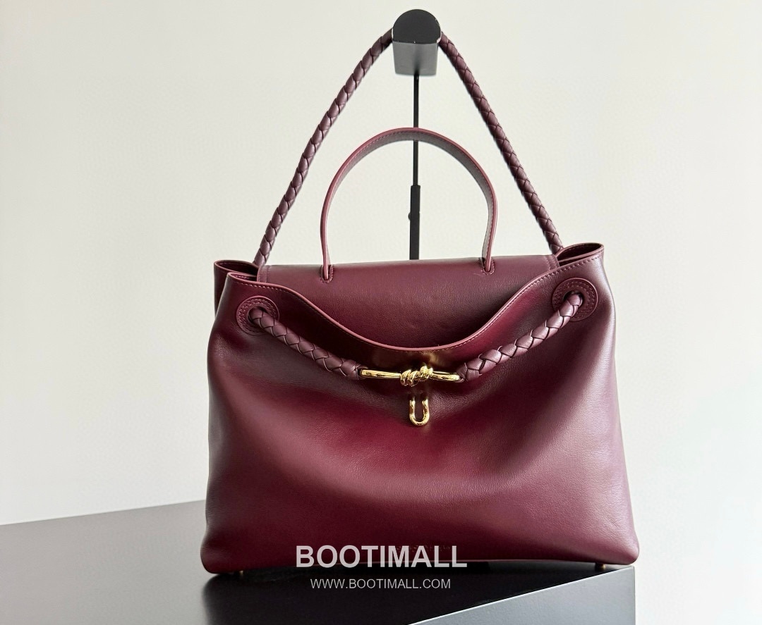 Bottega Veneta Ciao Ciao Smooth Calfskin Leather Black Knot Flap Top Handle Shoulder Bag 보테가베네타 차오차오 스무스 카프스킨 레더 블랙 노트 플랩 탑핸들 숄더백 20191980 34cm 1