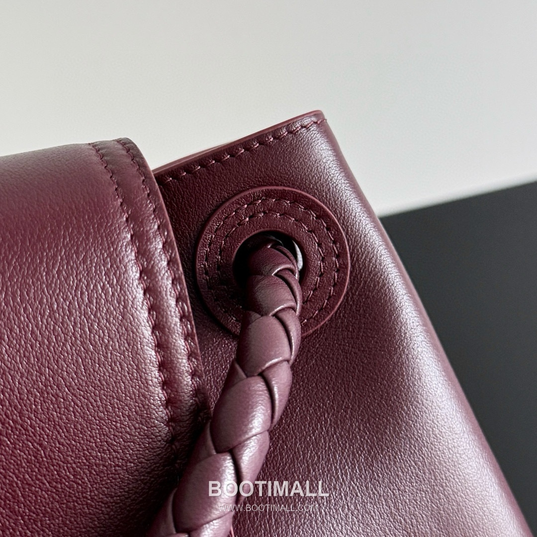 Bottega Veneta Ciao Ciao Smooth Calfskin Leather Black Knot Flap Top Handle Shoulder Bag 보테가베네타 차오차오 스무스 카프스킨 레더 블랙 노트 플랩 탑핸들 숄더백 20191980 34cm 8