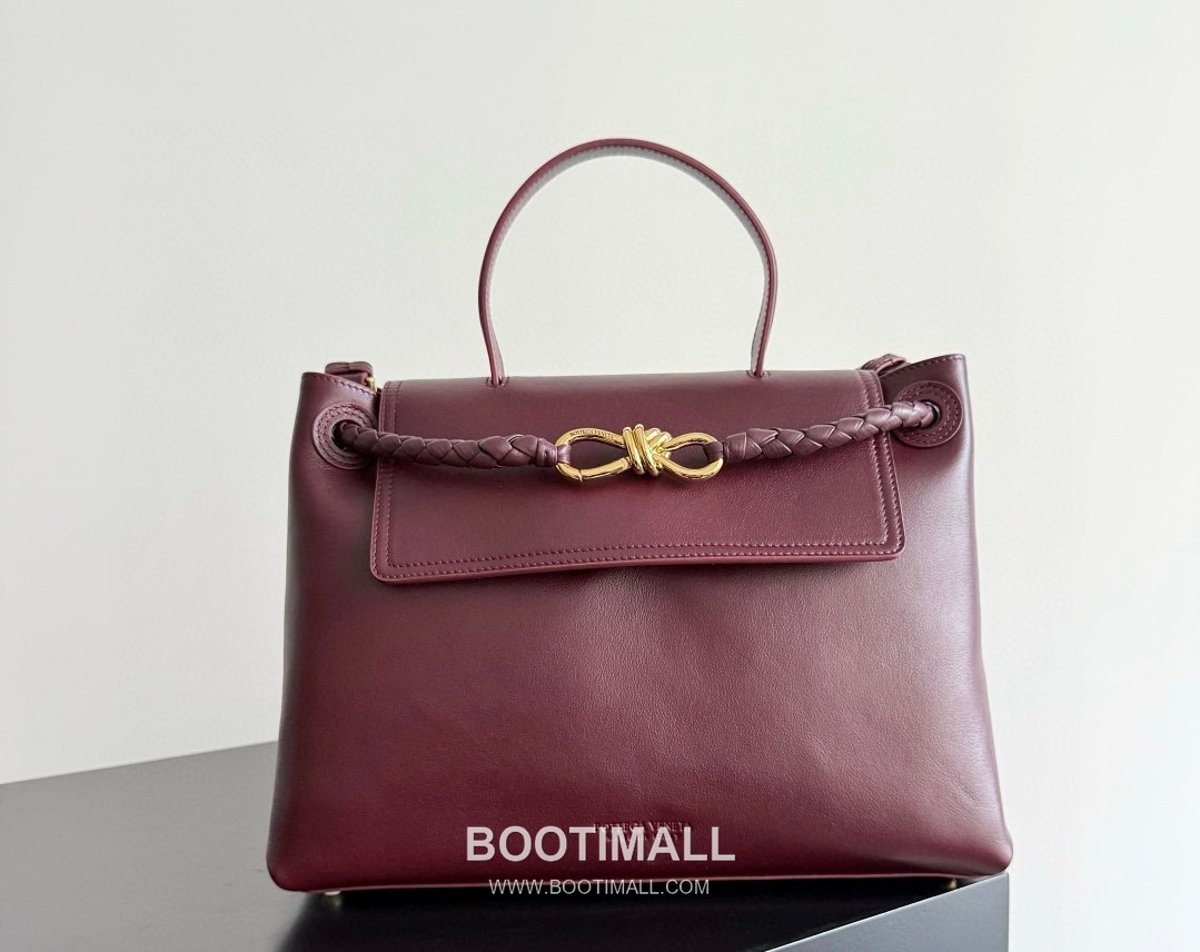 Bottega Veneta Ciao Ciao Smooth Calfskin Leather Black Knot Flap Top Handle Shoulder Bag 보테가베네타 차오차오 스무스 카프스킨 레더 블랙 노트 플랩 탑핸들 숄더백 20191980 34cm 10