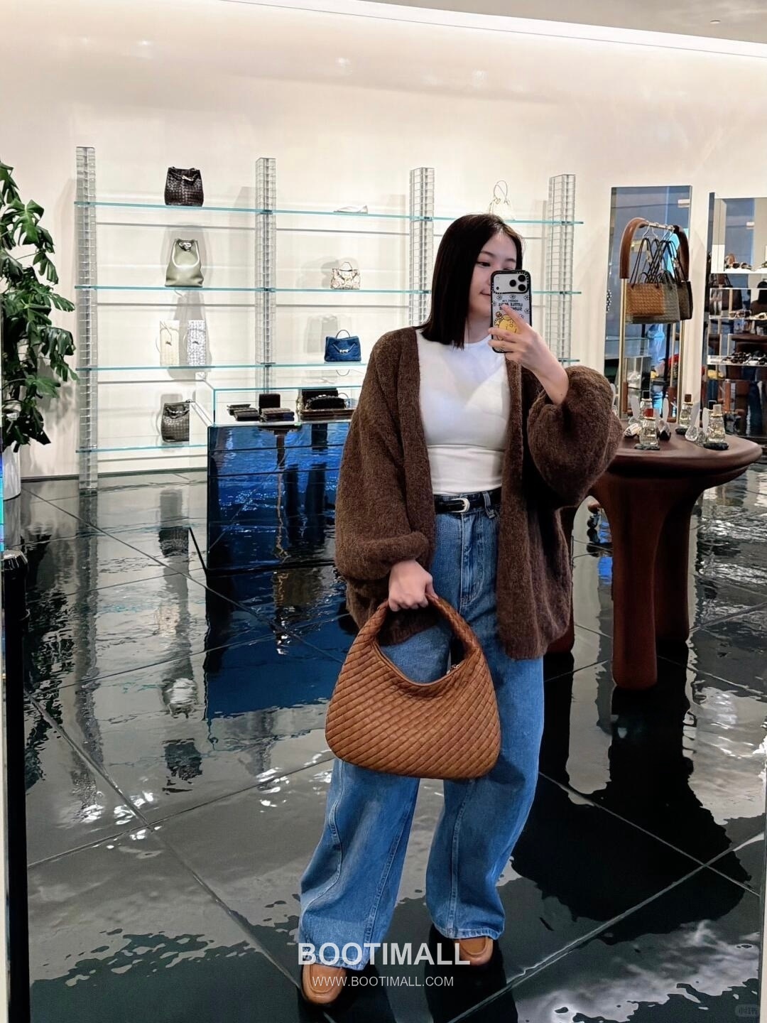 Bottega Veneta Nappa Supple Lambskin Leather Black Dumpling Hobo Shoulder Bag 보테가베네타 나파 서플 램스킨 레더 블랙 만두형 호보 숄더백 20191680 44cm 6