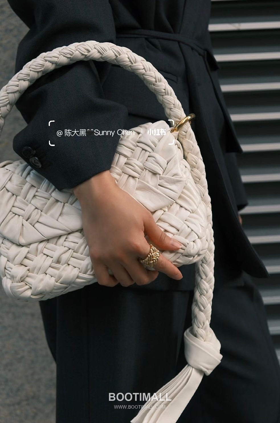 Bottega Veneta Kalimero Citta Intrecciato Calfskin Leather Black Knot Shoulder Bag 보테가베네타 칼리메로 치타 인트레치아토 카프스킨 레더 블랙 매듭 숄더백 20192380 25cm 6