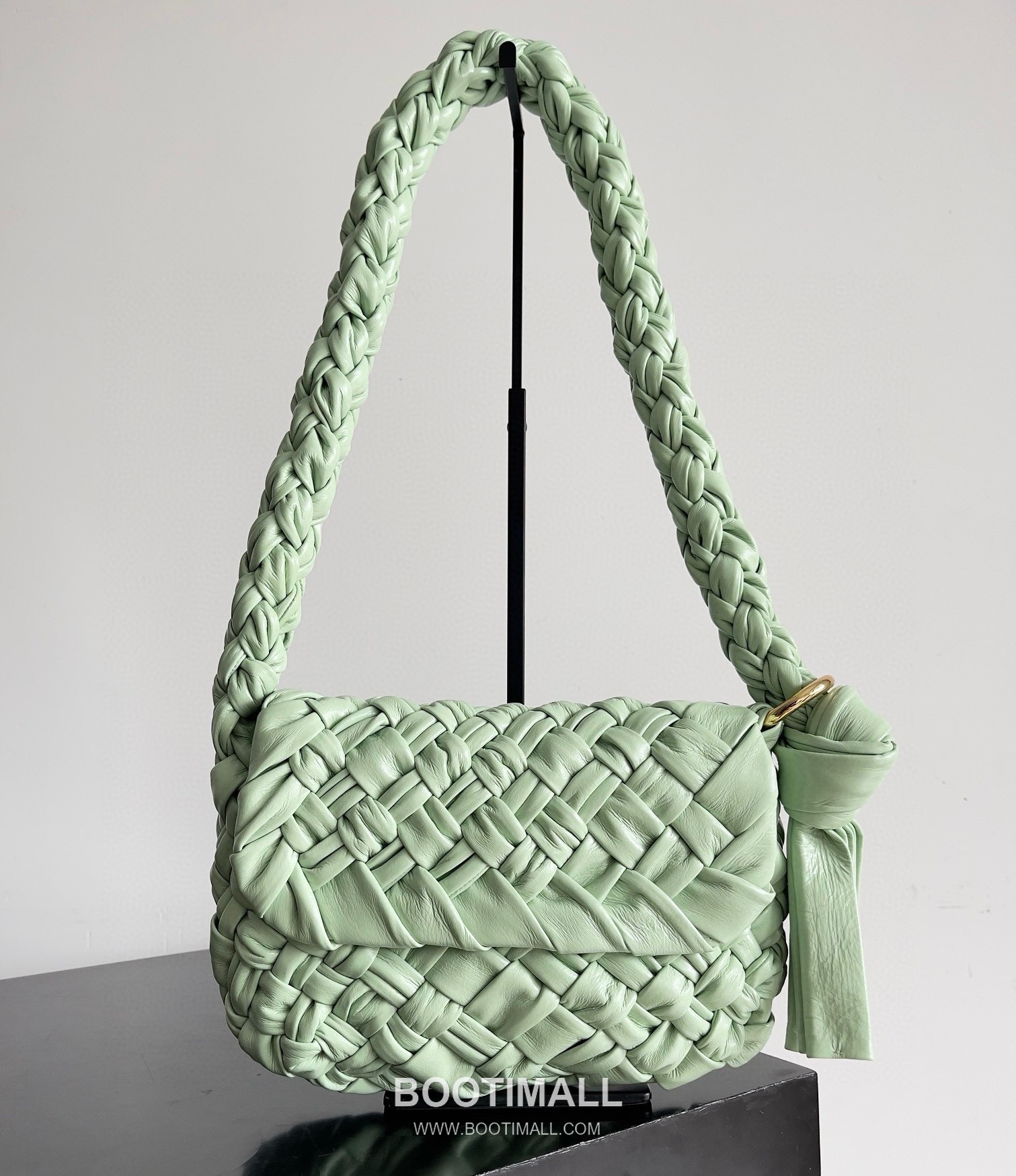 Bottega Veneta Kalimero Citta Intrecciato Calfskin Leather Black Knot Shoulder Bag 보테가베네타 칼리메로 치타 인트레치아토 카프스킨 레더 블랙 매듭 숄더백 20192380 25cm 10